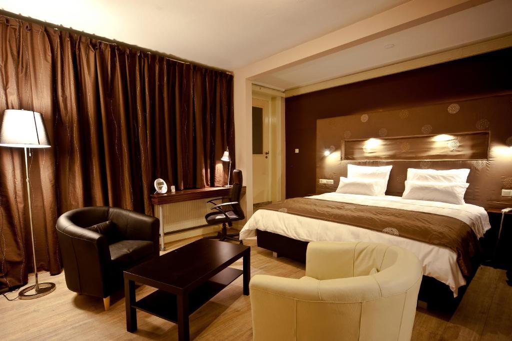 Raadhuis Dinther Suites Heeswijk-Dinther Cameră foto
