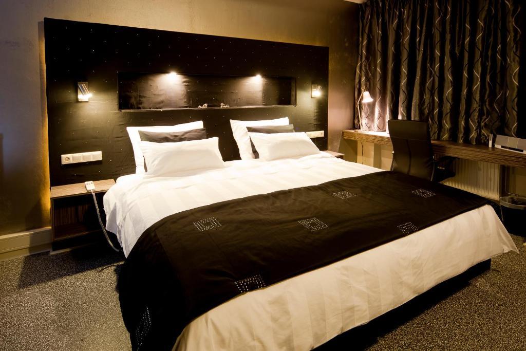 Raadhuis Dinther Suites Heeswijk-Dinther Cameră foto